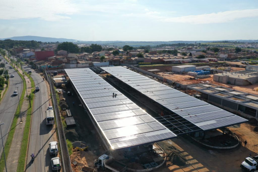 Plataformas do Terminal Vitória Régia ganham cobertura de placas fotovoltaicas