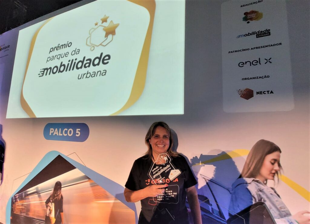 Conselheira do BRT ganha prêmio por contribuição ao setor de mobilidade urbana no Brasil