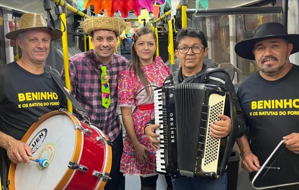 Arraiá no busão: viagem da zona Norte a Sul ao som da sanfona